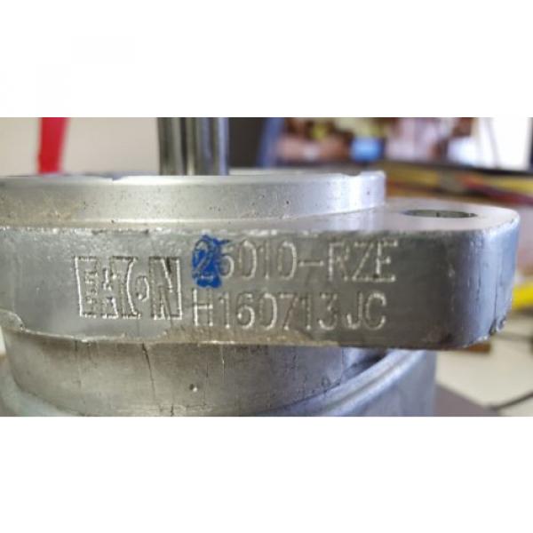 Eaton Fiji  Vickers 26010-Rze Hydraulic Gear Pump, Displace 154, Gpm 184, Right #2 image