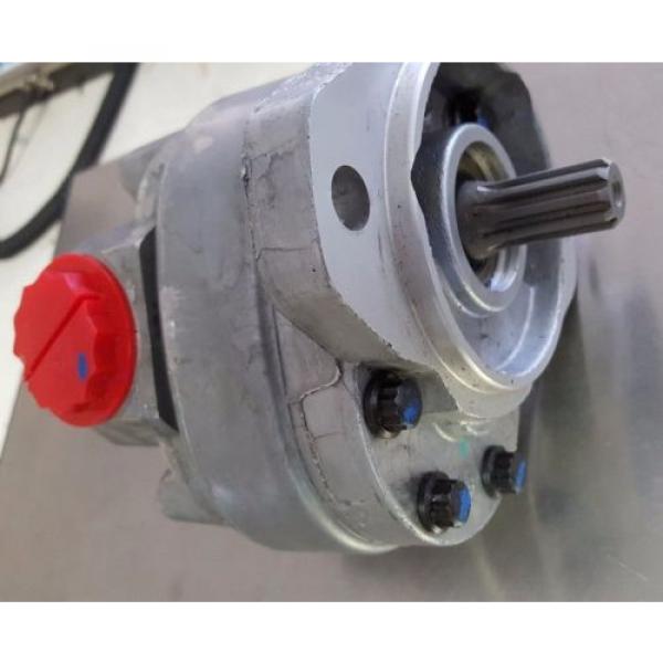 Eaton Fiji  Vickers 26010-Rze Hydraulic Gear Pump, Displace 154, Gpm 184, Right #3 image